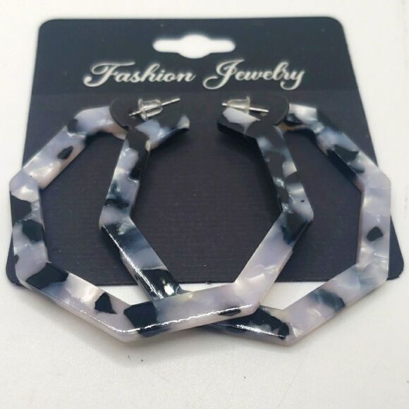 Tortoise marble heptagon hoop Earrings - Picture 2 of 3